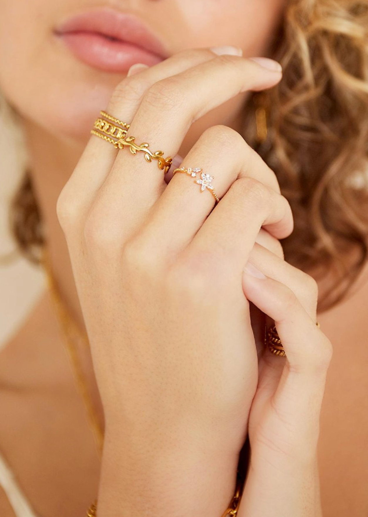 Layering guide: zo combineer je kettingen als een styliste